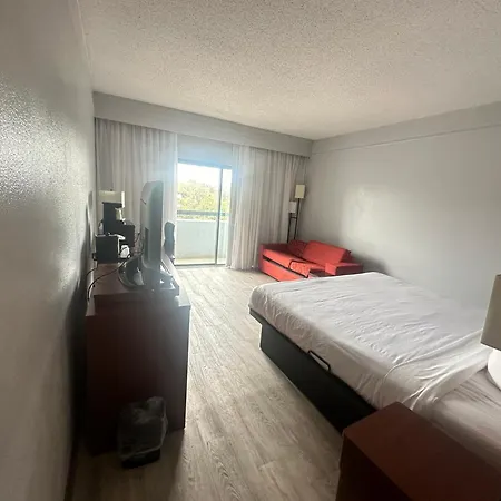Super 8 By Wyndham Dallas Love Field Airport Exterior photo