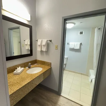 Super 8 By Wyndham Dallas Love Field Airport Exterior photo