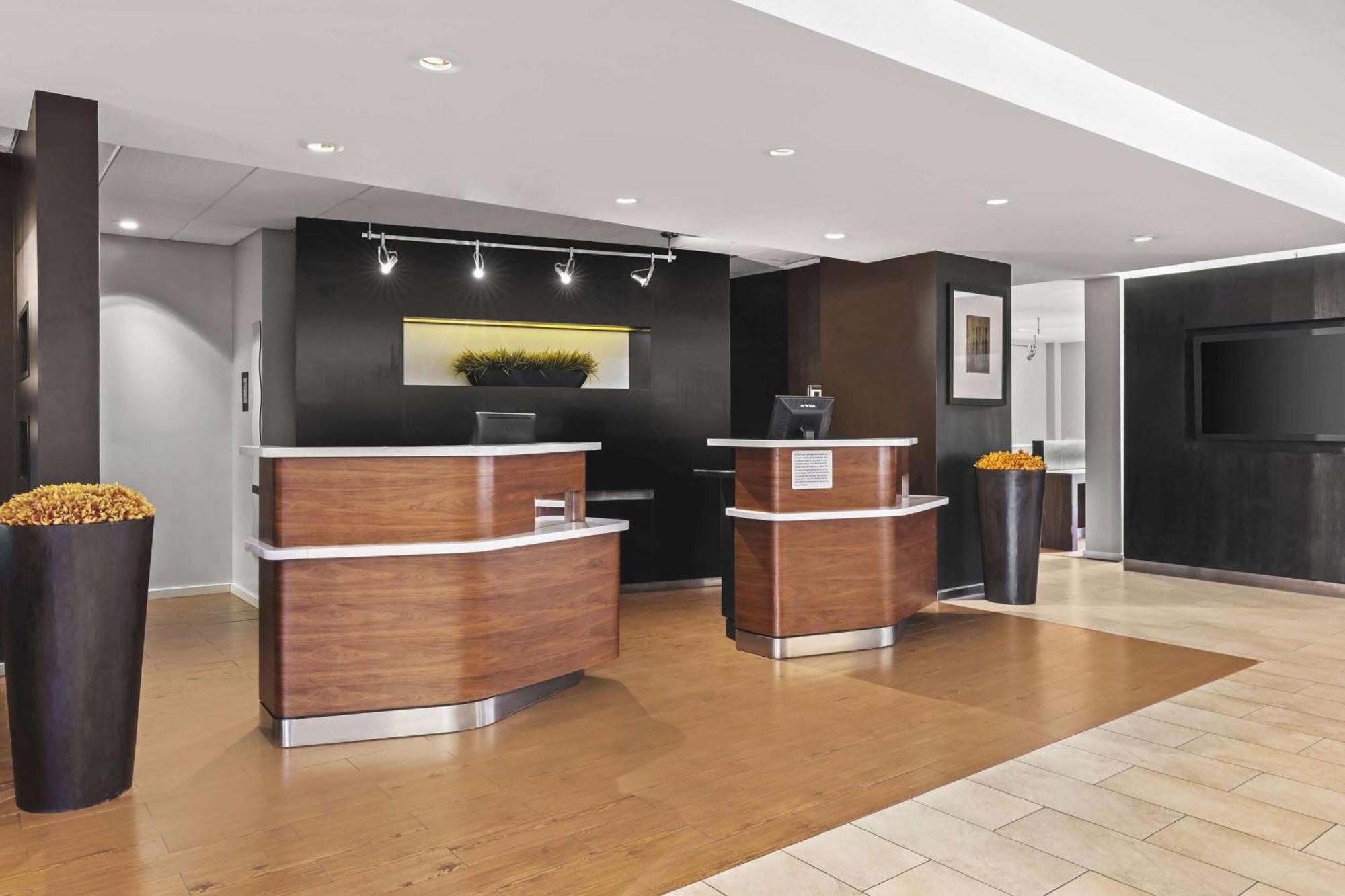 Hotel Super 8 By Wyndham Love Field Airport Dallas