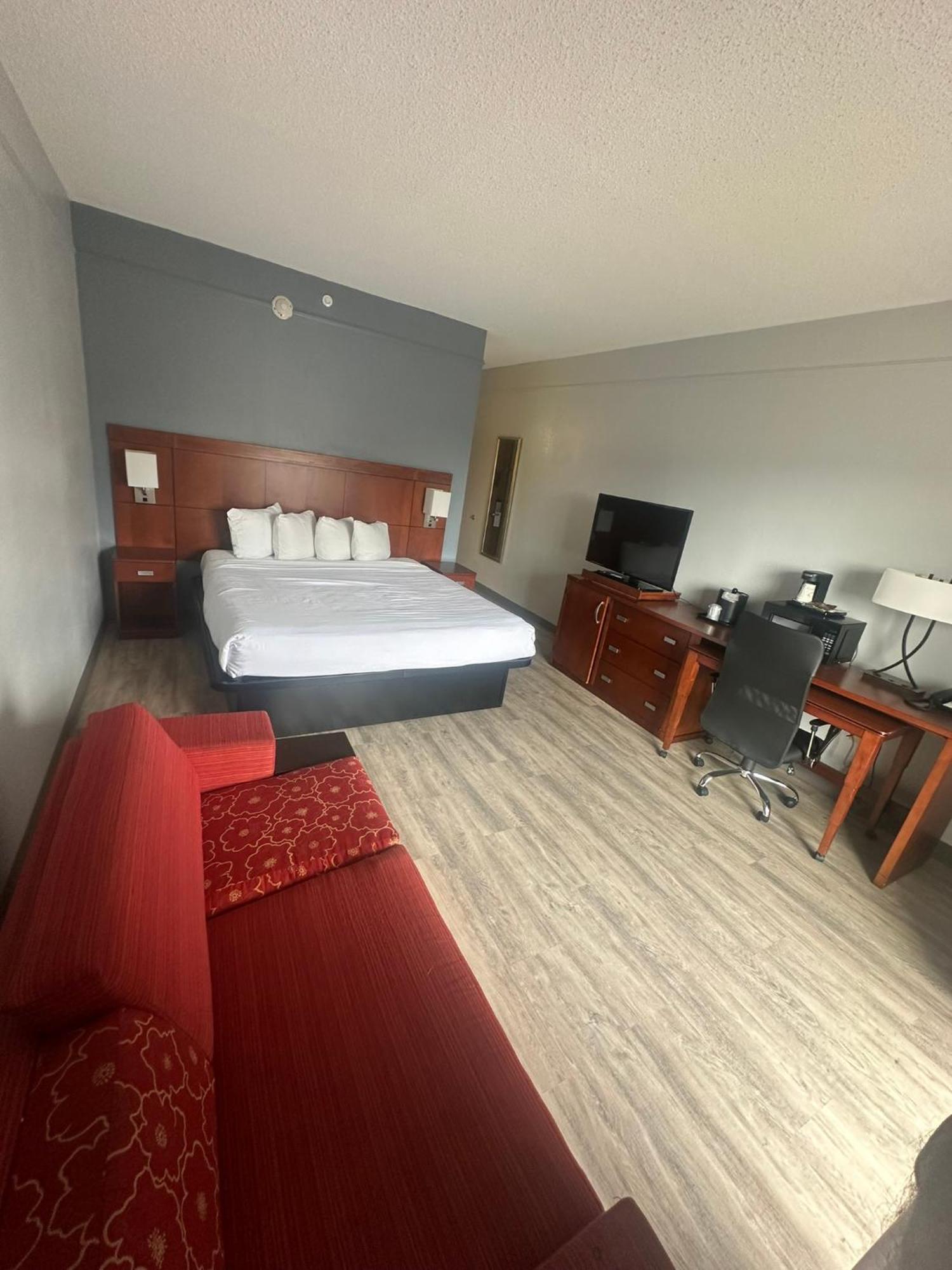 Hotel Super 8 By Wyndham Love Field Airport 2*