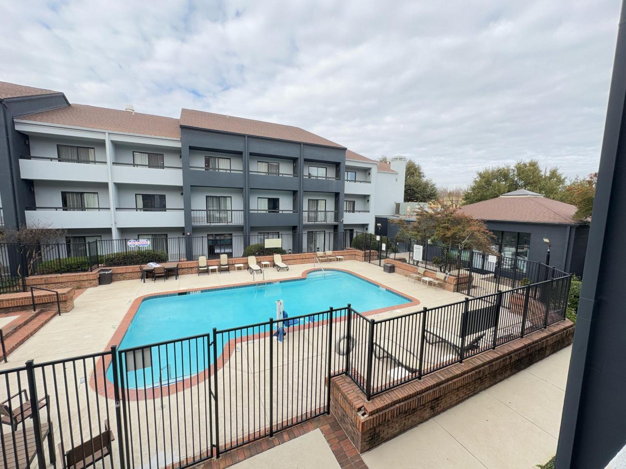 Hotel Super 8 By Wyndham Love Field Airport Dallas