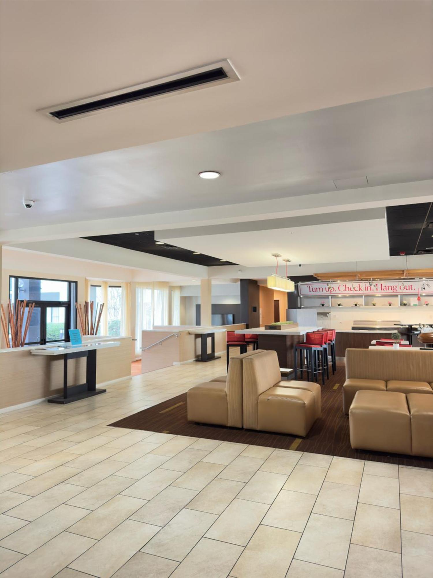 Super 8 By Wyndham Love Field Airport Hotel