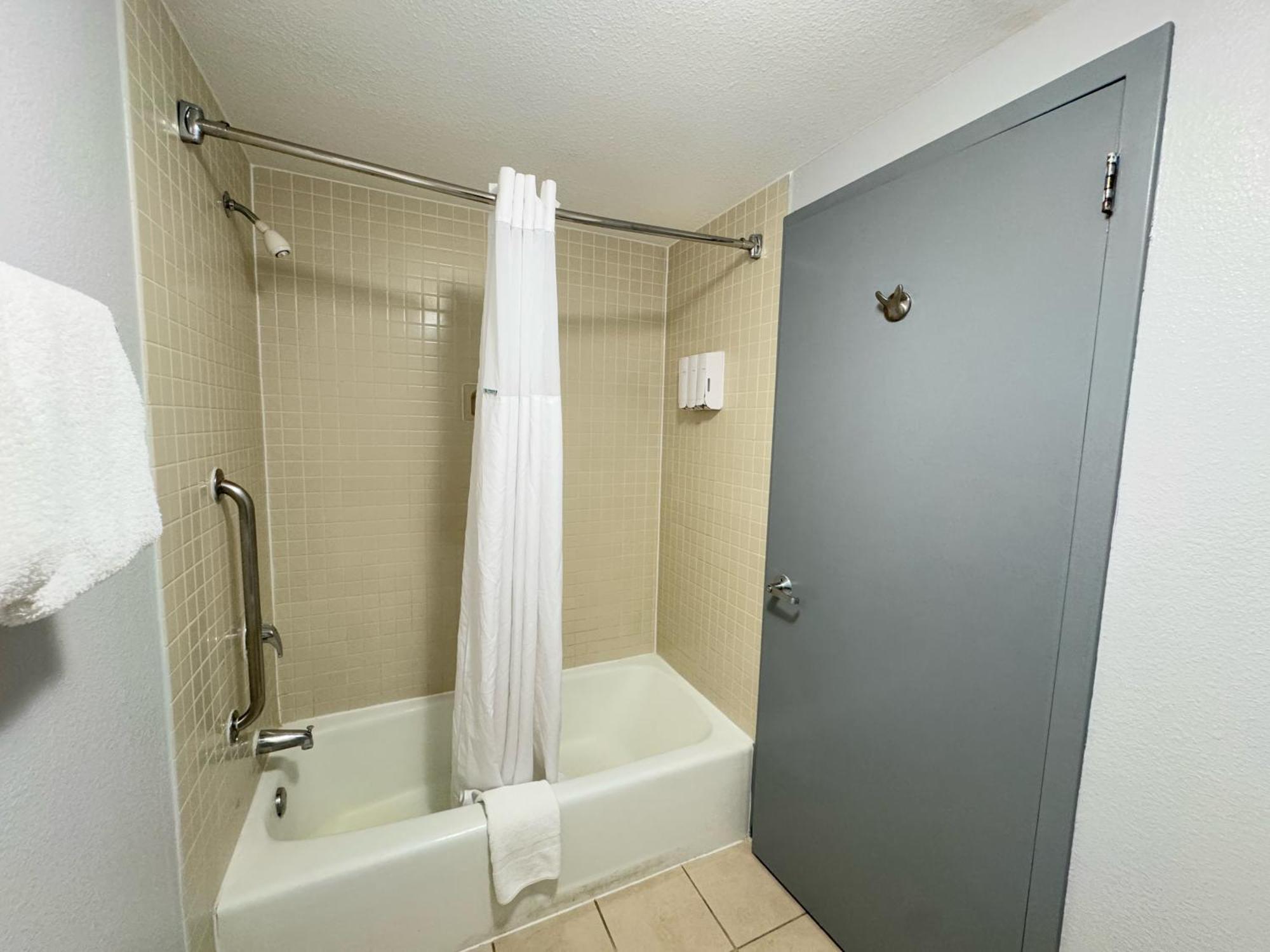 Hotel Super 8 By Wyndham Love Field Airport 2*